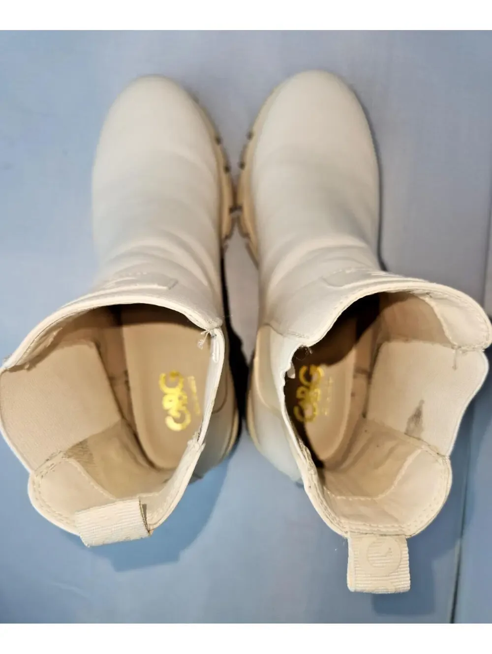 Gogo GBG White Chunky Chelsea Ankle Boots Size 8.5